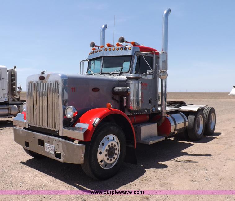 image for item H7012 1984 Peterbilt 359 semi truck