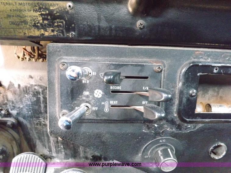 image for item H7012 1984 Peterbilt 359 semi truck