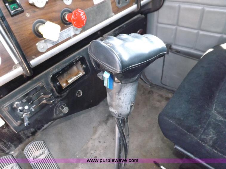 image for item H7012 1984 Peterbilt 359 semi truck