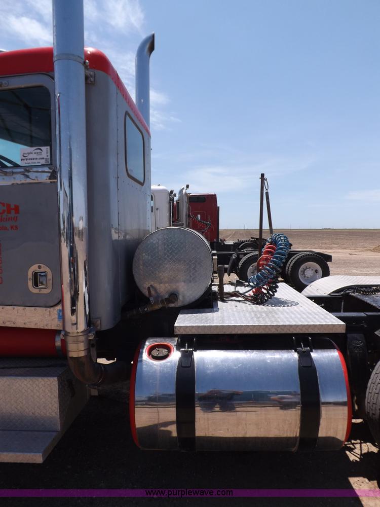 image for item H7012 1984 Peterbilt 359 semi truck