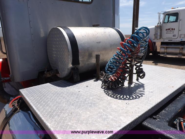 image for item H7012 1984 Peterbilt 359 semi truck