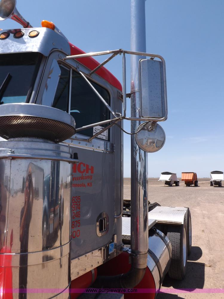 image for item H7012 1984 Peterbilt 359 semi truck