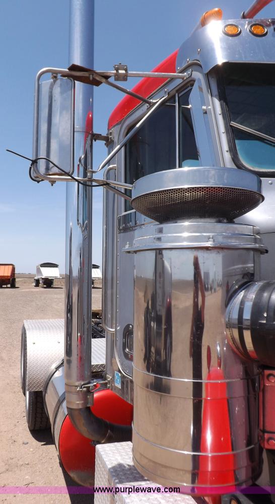 image for item H7012 1984 Peterbilt 359 semi truck