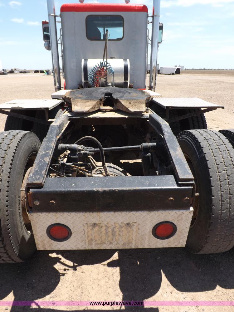 image for item H7012 1984 Peterbilt 359 semi truck