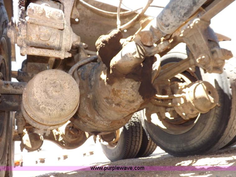 image for item H7012 1984 Peterbilt 359 semi truck