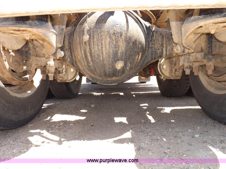 image for item H7012 1984 Peterbilt 359 semi truck