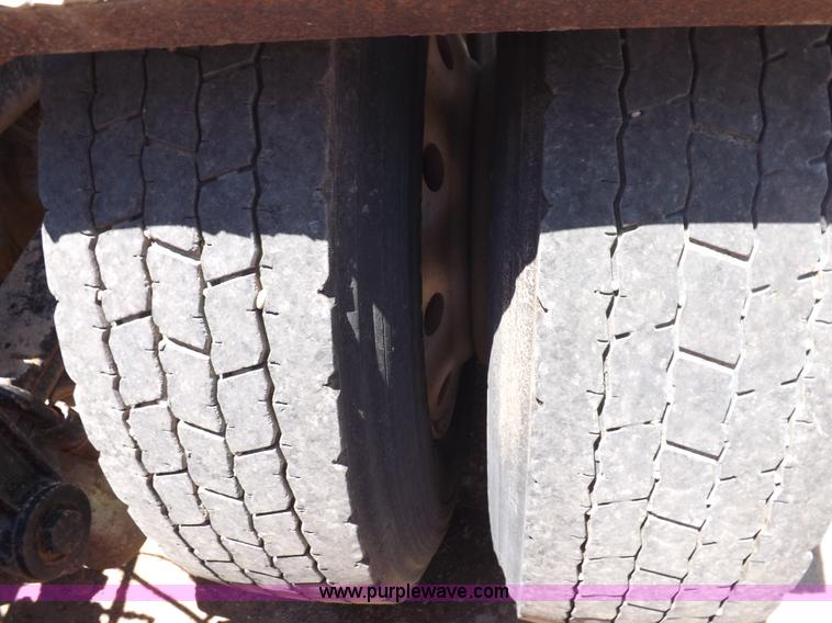 image for item H7012 1984 Peterbilt 359 semi truck