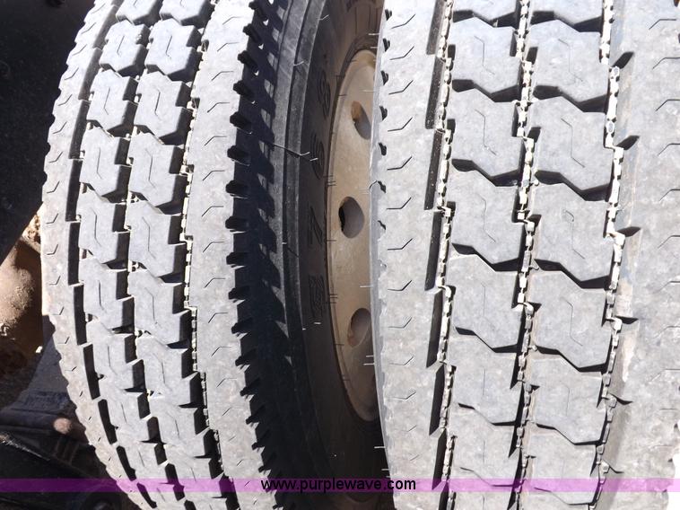 image for item H7012 1984 Peterbilt 359 semi truck