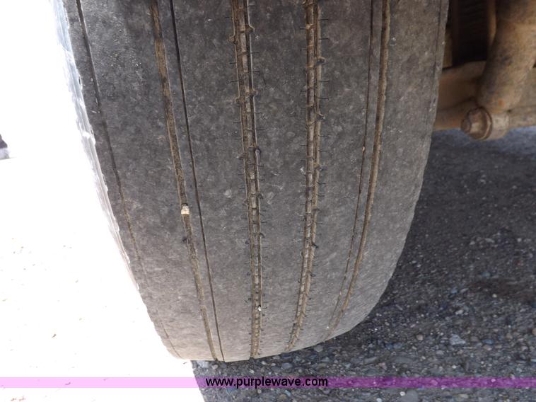 image for item H7012 1984 Peterbilt 359 semi truck