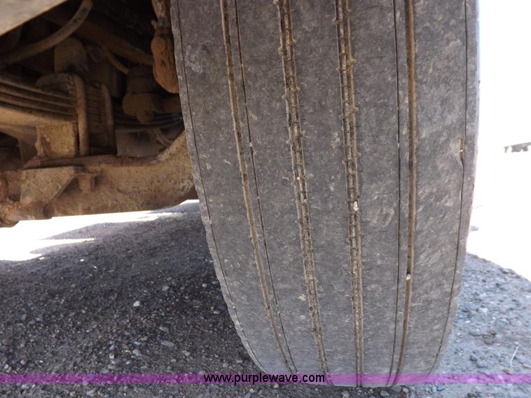 image for item H7012 1984 Peterbilt 359 semi truck