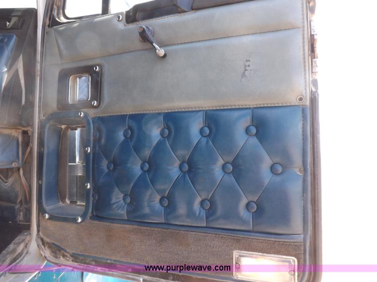 image for item H7013 1995 Kenworth W900 semi truck