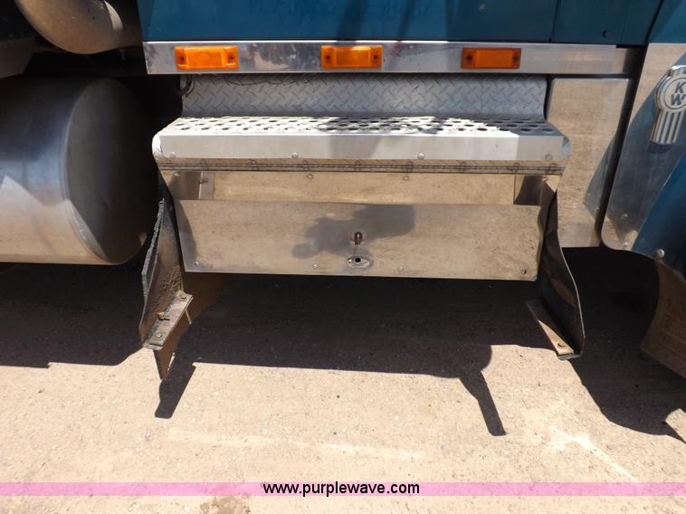 image for item H7013 1995 Kenworth W900 semi truck