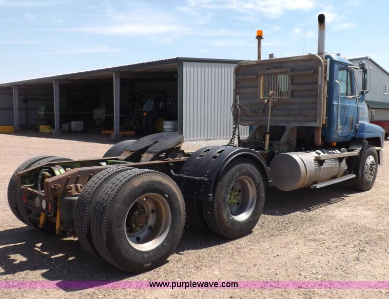 image for item H7015 1994 Mack CH613 semi truck