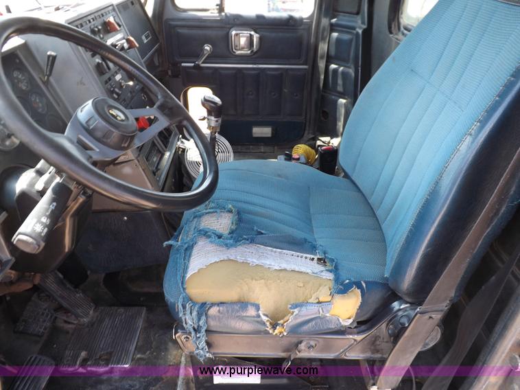 image for item H7015 1994 Mack CH613 semi truck