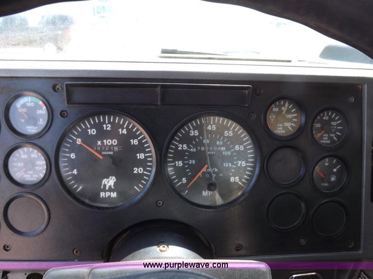 image for item H7015 1994 Mack CH613 semi truck