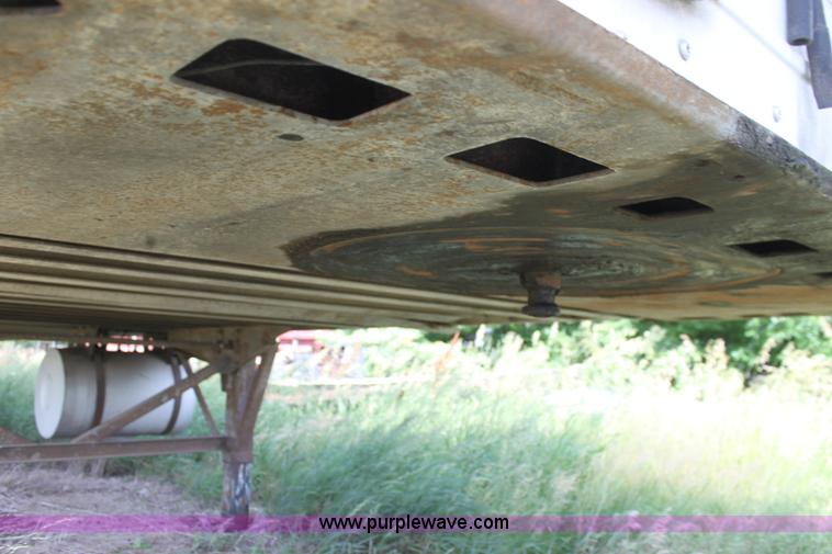 image for item H7435 1996 Wabash reefer trailer