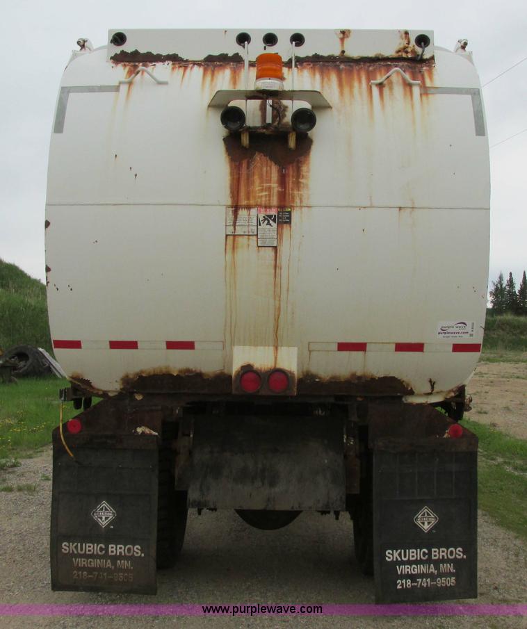 image for item A8534 2004 Heil Rapid Rail refuse truck body