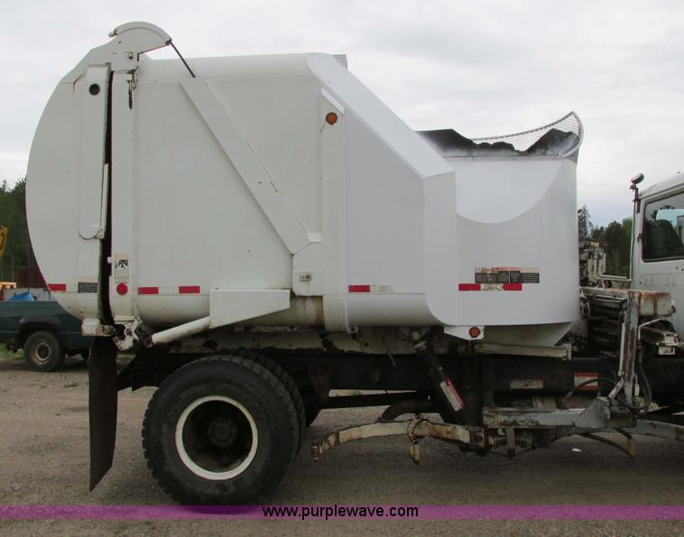 image for item A8534 2004 Heil Rapid Rail refuse truck body