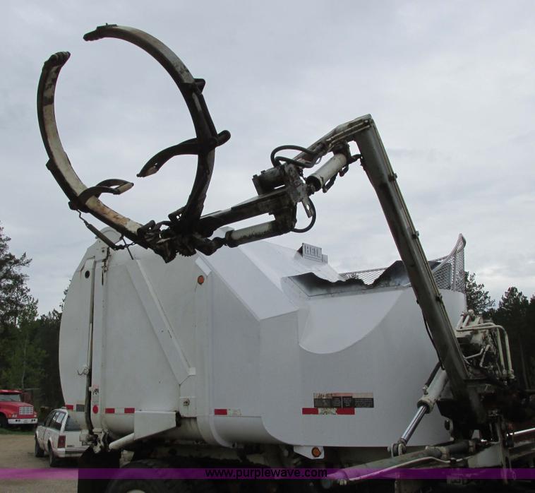 image for item A8534 2004 Heil Rapid Rail refuse truck body