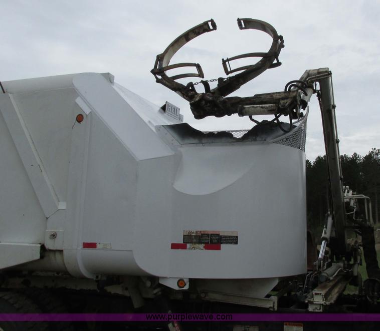image for item A8534 2004 Heil Rapid Rail refuse truck body