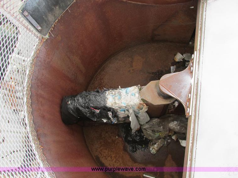 image for item A8534 2004 Heil Rapid Rail refuse truck body