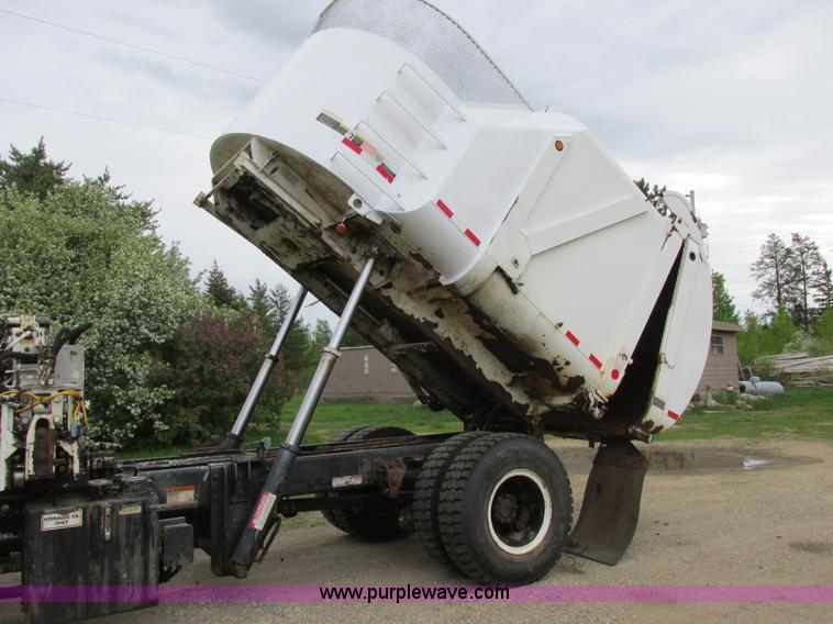 image for item A8534 2004 Heil Rapid Rail refuse truck body