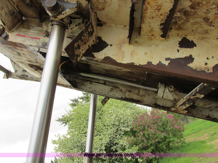 image for item A8534 2004 Heil Rapid Rail refuse truck body