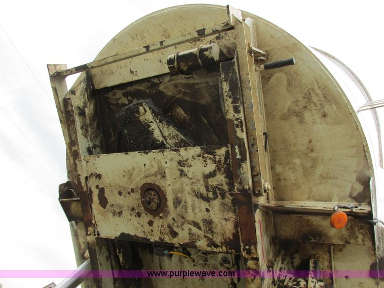 image for item A8534 2004 Heil Rapid Rail refuse truck body