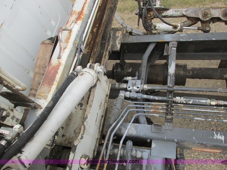 image for item A8534 2004 Heil Rapid Rail refuse truck body