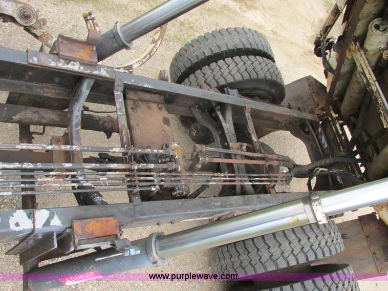 image for item A8534 2004 Heil Rapid Rail refuse truck body