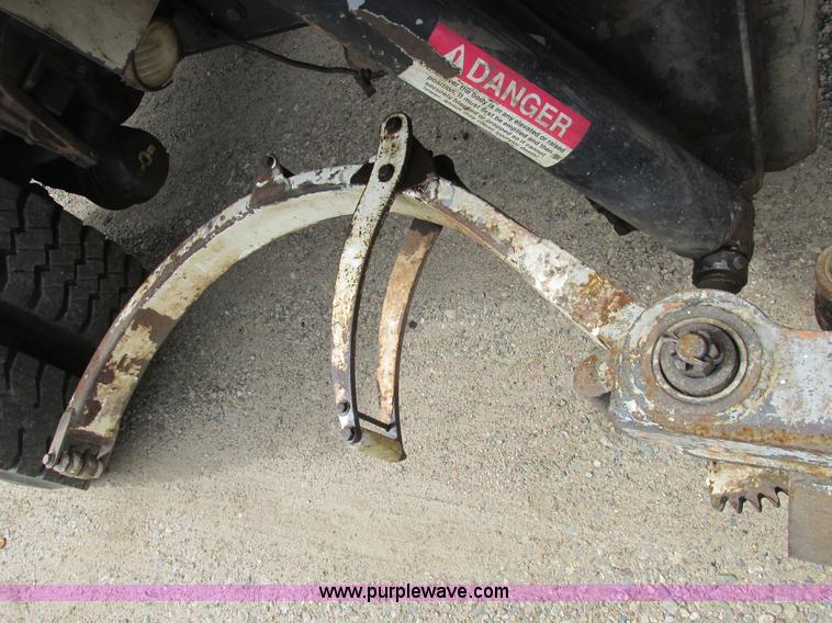 image for item A8534 2004 Heil Rapid Rail refuse truck body