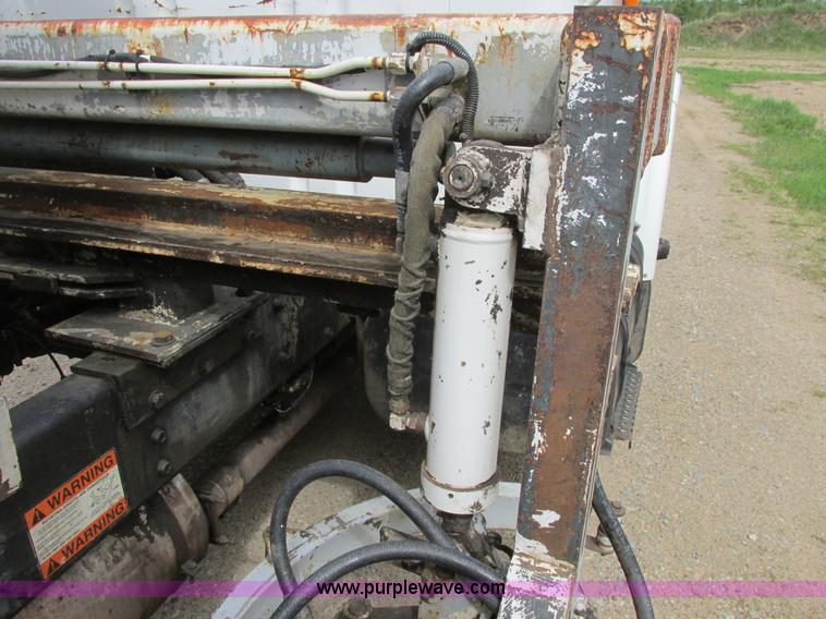 image for item A8534 2004 Heil Rapid Rail refuse truck body