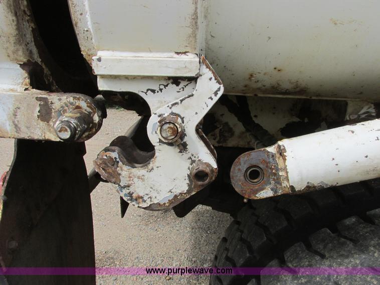 image for item A8534 2004 Heil Rapid Rail refuse truck body