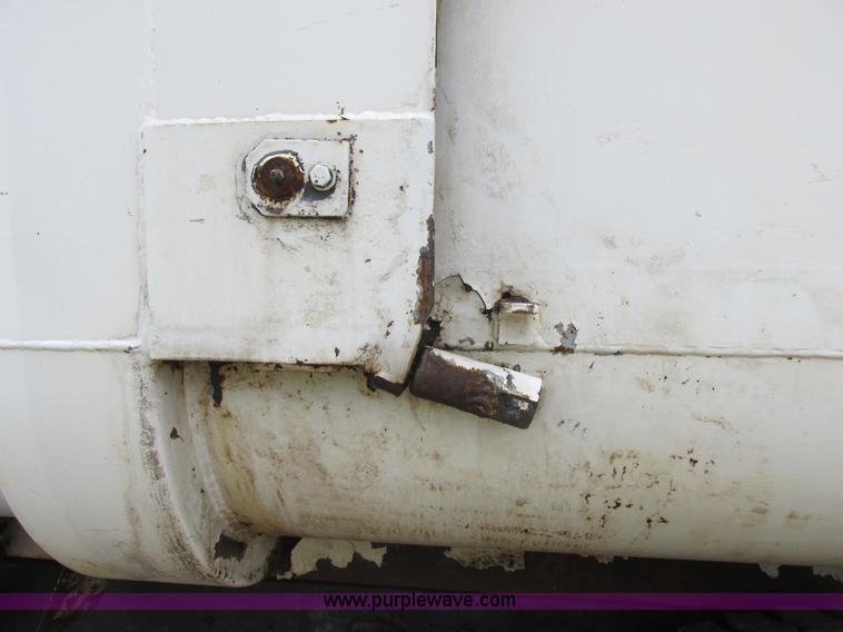 image for item A8534 2004 Heil Rapid Rail refuse truck body