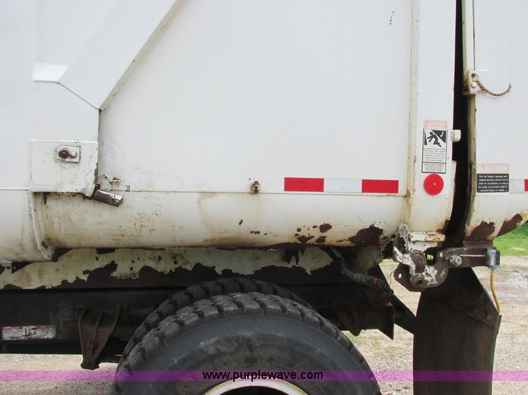 image for item A8534 2004 Heil Rapid Rail refuse truck body