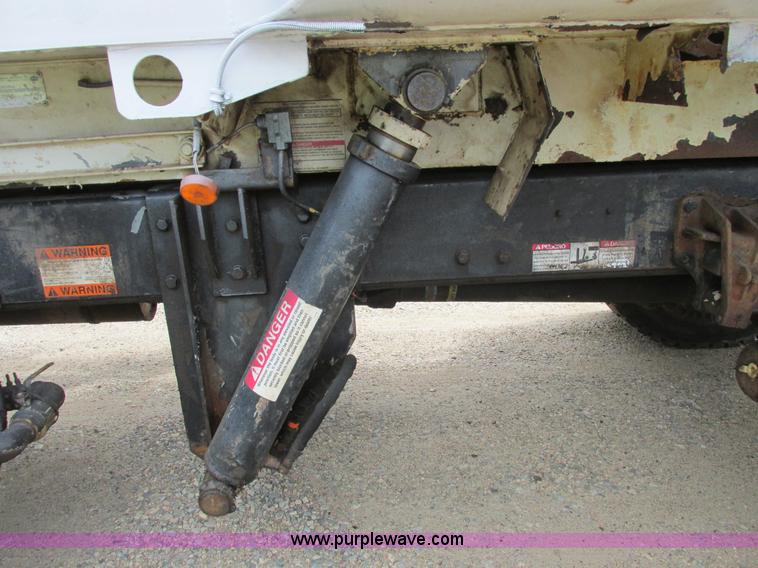 image for item A8534 2004 Heil Rapid Rail refuse truck body