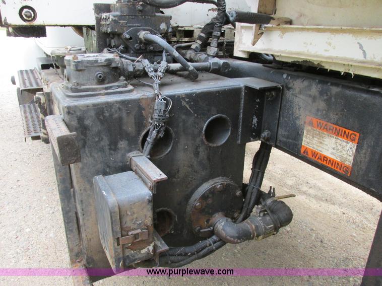 image for item A8534 2004 Heil Rapid Rail refuse truck body