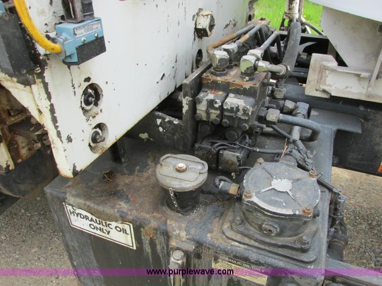 image for item A8534 2004 Heil Rapid Rail refuse truck body