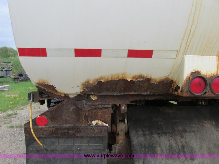 image for item A8534 2004 Heil Rapid Rail refuse truck body