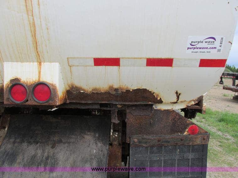 image for item A8534 2004 Heil Rapid Rail refuse truck body