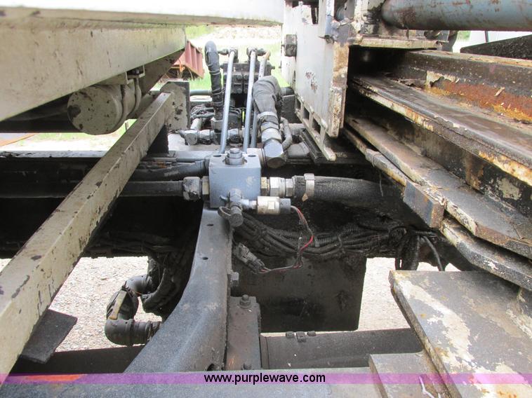 image for item A8534 2004 Heil Rapid Rail refuse truck body