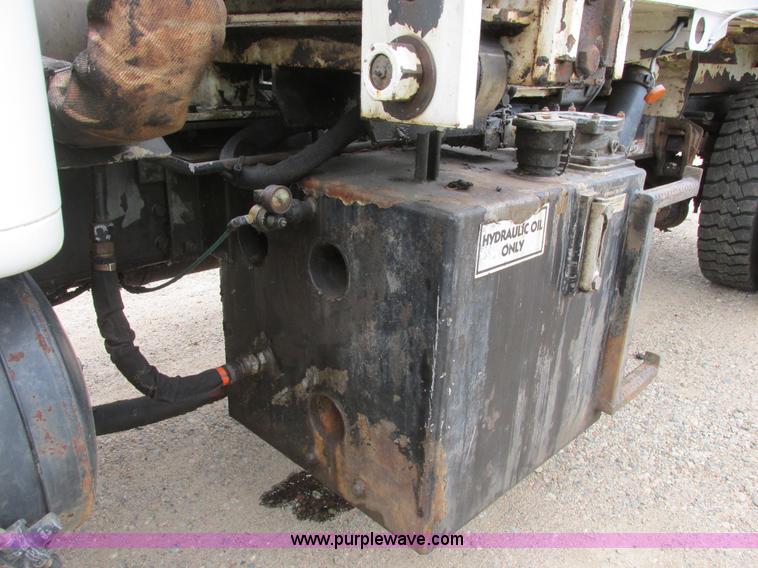 image for item A8534 2004 Heil Rapid Rail refuse truck body