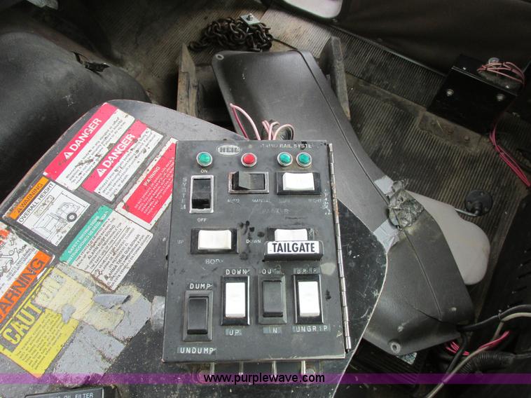 image for item A8534 2004 Heil Rapid Rail refuse truck body