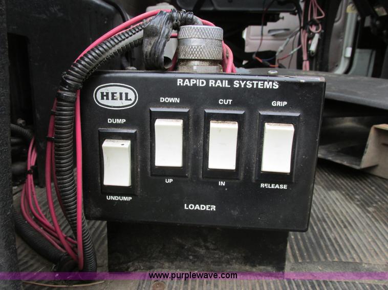 image for item A8534 2004 Heil Rapid Rail refuse truck body