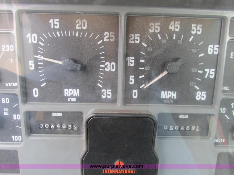 image for item A8534 2004 Heil Rapid Rail refuse truck body