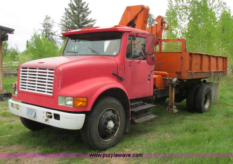 image for item A8535 1990 International 4700 boom truck