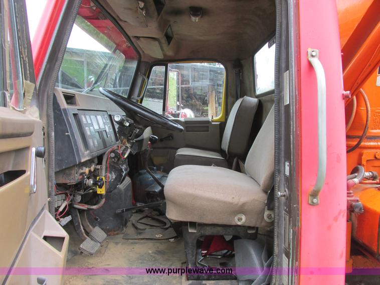 image for item A8535 1990 International 4700 boom truck