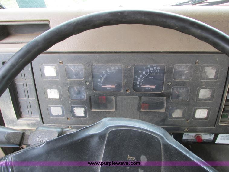 image for item A8535 1990 International 4700 boom truck