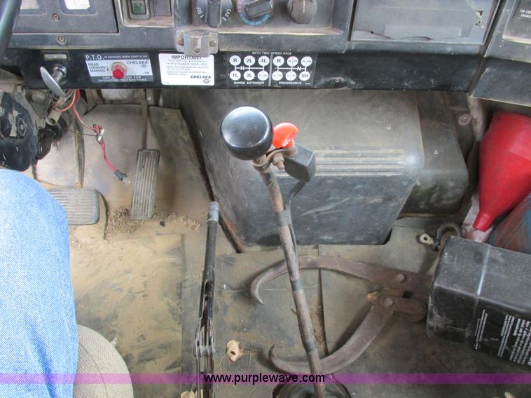 image for item A8535 1990 International 4700 boom truck