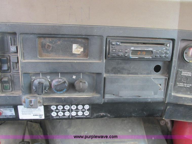 image for item A8535 1990 International 4700 boom truck